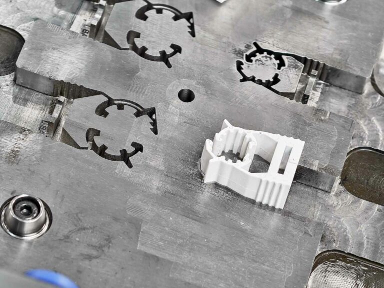 Custom Injection Molding: How to Choose the Right Partner for Your Precision Parts